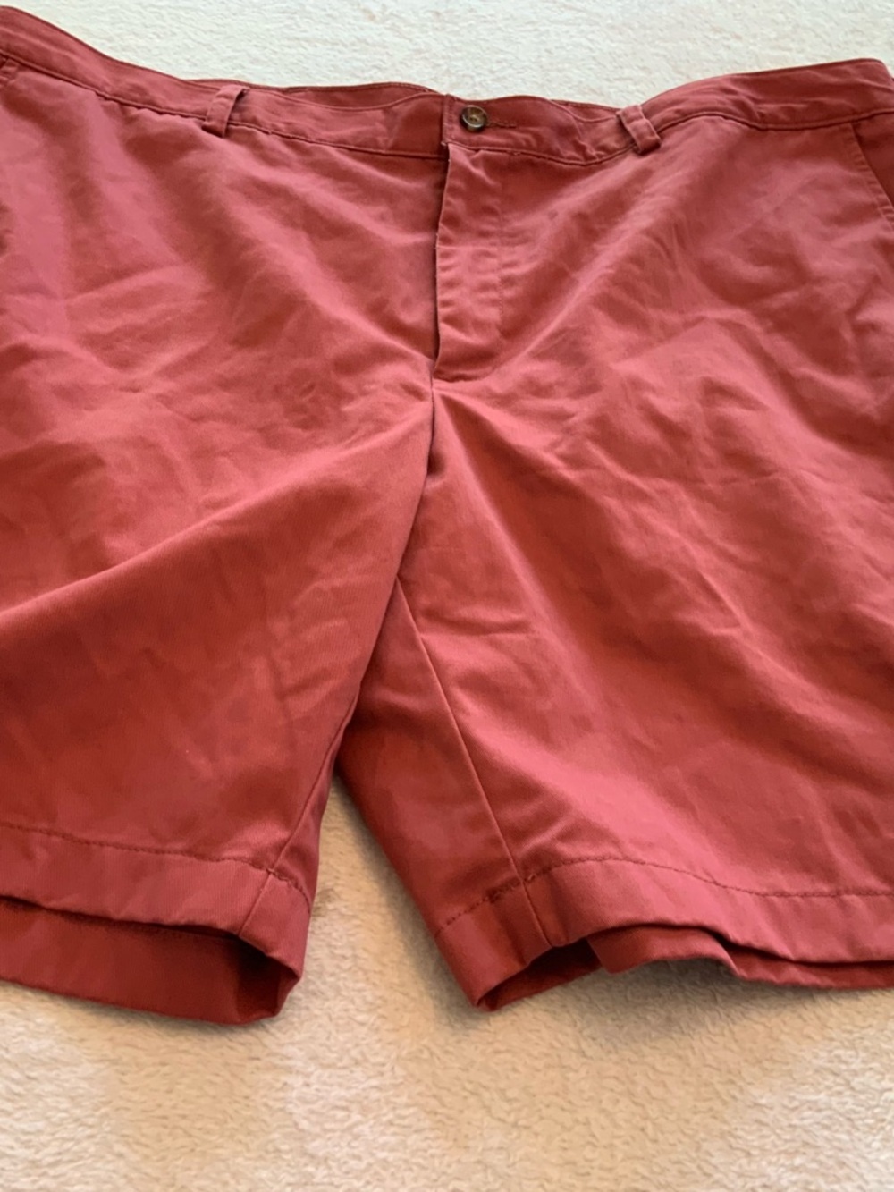 Jos. A. Bank Men's Flat-Front Rust Shorts size 42W. SKU 3016